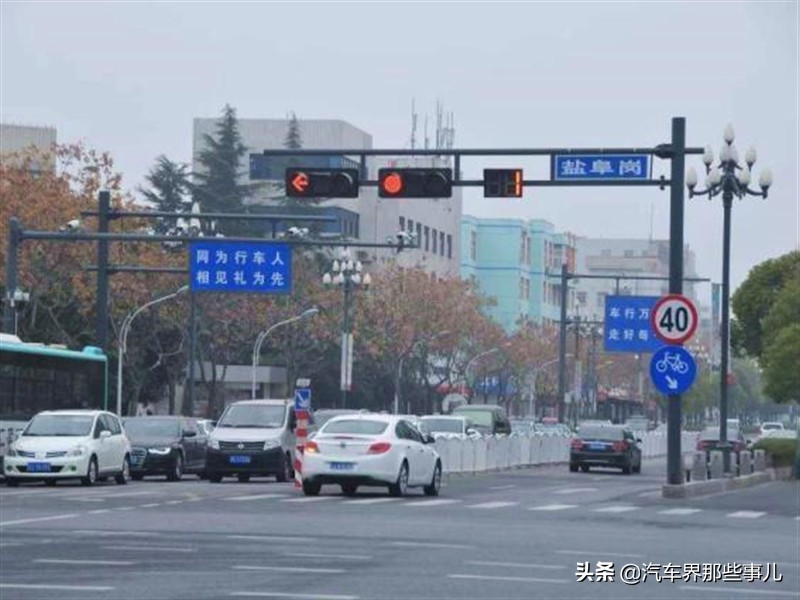 禁止右转的红灯右转了扣几分,右转不用等红灯为啥扣6分罚款200