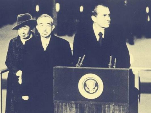 用狙击枪击落日军飞机,一个士兵用狙击枪打下日本飞机