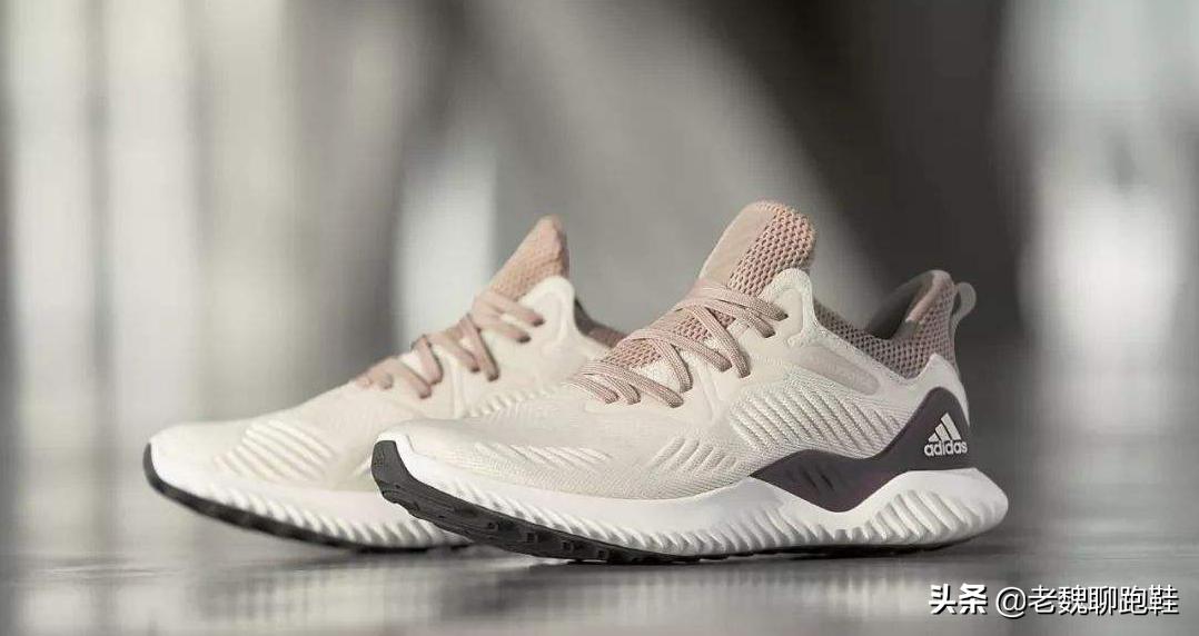 阿迪ultraboost20和耐克飞马39,耐克阿迪性价比高的跑鞋