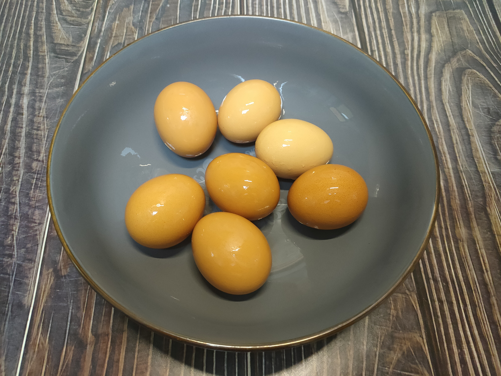 为什么煮鸡蛋蛋黄总是煮不熟,煮鸡蛋煮多长时间蛋壳比较硬