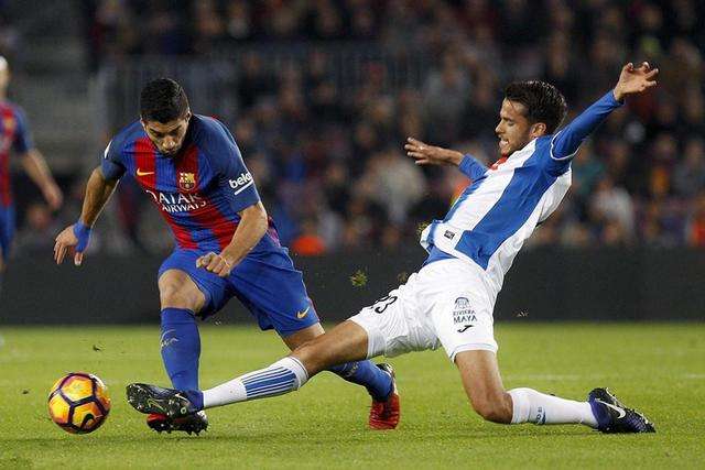 简单实用足球过人技巧,足球实用的中锋过人技巧