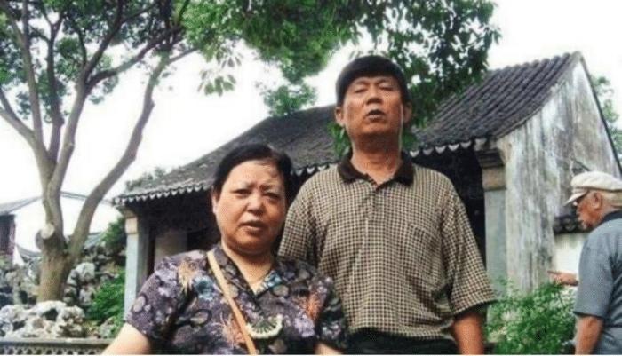 成龙穷的时候,成龙回安徽探望同父异母兄弟