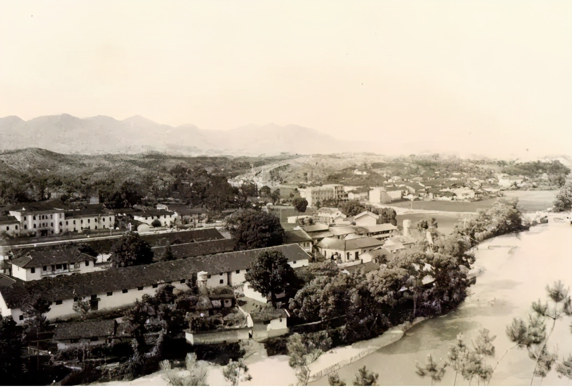 1930年，国民*党**中将被我军俘获，看到毛*东泽**大喊：润之，放我生路