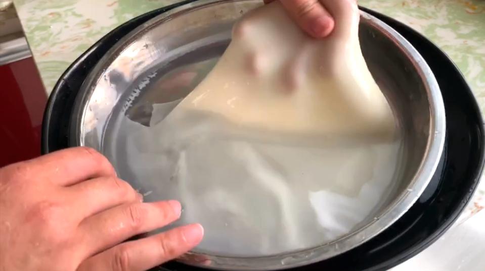 凉皮夏天怎么做,怎样在家做凉皮又筋道又好吃