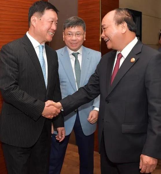 捐2万亿越南盾给越南买疫苗，幕后有*江濠**裔女富豪与香港仔的传奇