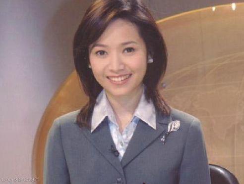 侯佩岑的所有恋情,侯佩岑的妈妈和她老公十指紧扣