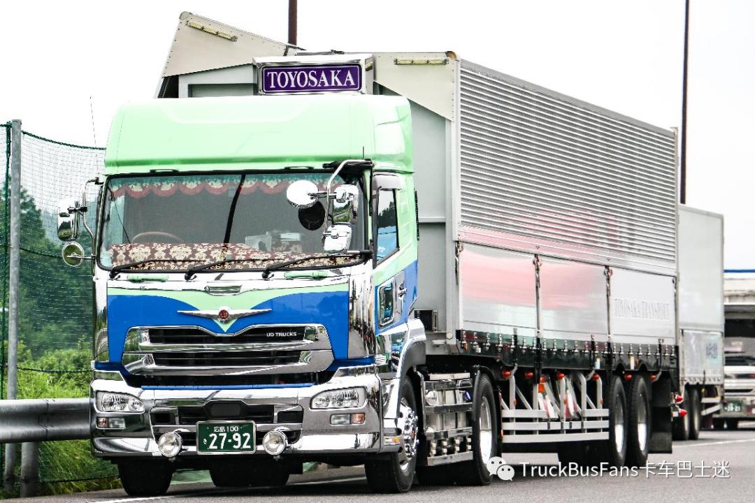 日本高速公路服务区随拍！卡车居然都这么帅