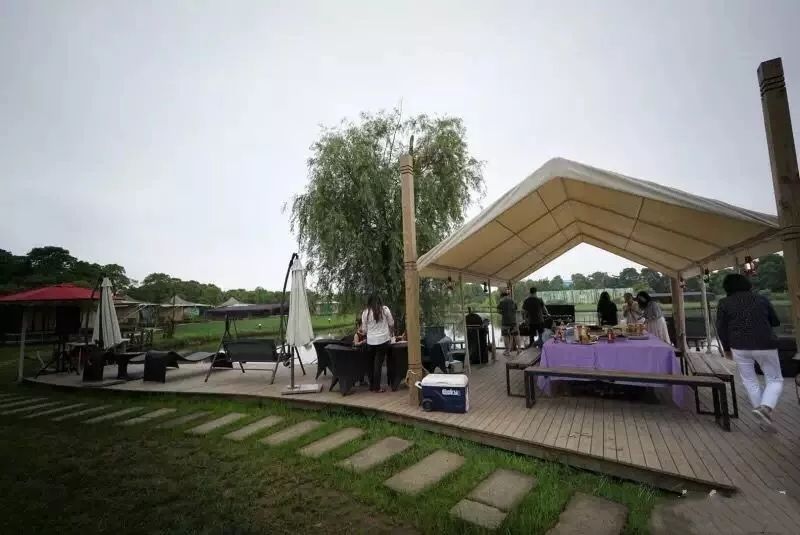 不靠娱乐设施、不接待散客、不主动宣传，这个庄园依然被引爆