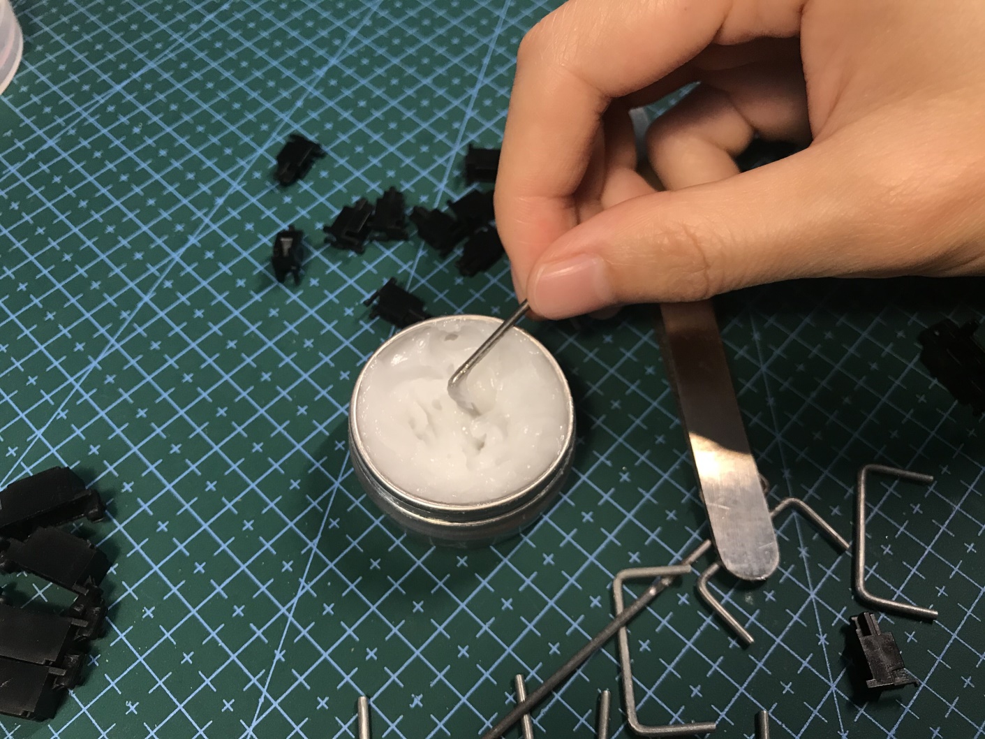 3494机械键盘,不到百元的青轴高颜值键盘