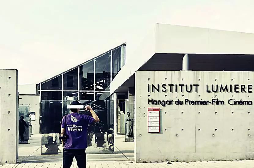 “我，4000万院线电影总导演，入围戛纳，如今在卖火锅底料！”