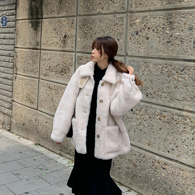 冬季羊羔绒外套显瘦新款,保暖又好看羊羔绒外套冬季必备