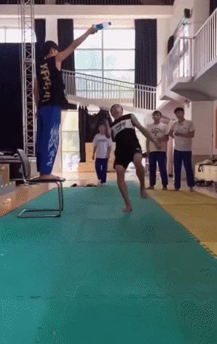 瓶盖挑战康纳,瓶盖挑战潘玮柏