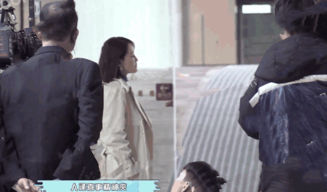 艾伦给陈乔恩飞吻,艾伦抱陈乔恩视频