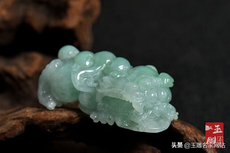 翡翠貔貅吊坠的佩戴要注意什么,貔貅翡翠佩戴有讲究