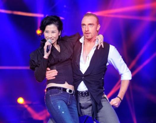 10位出轨男星的老婆与小三对比,唯一允许妻子出轨的男星