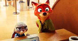 “萌物”，正在掏空年轻人的钱包