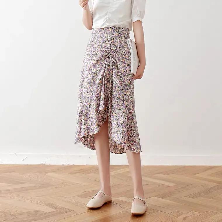 白色褶皱半身裙穿搭秋季韩系,夏季碎花半身裙穿搭中长款