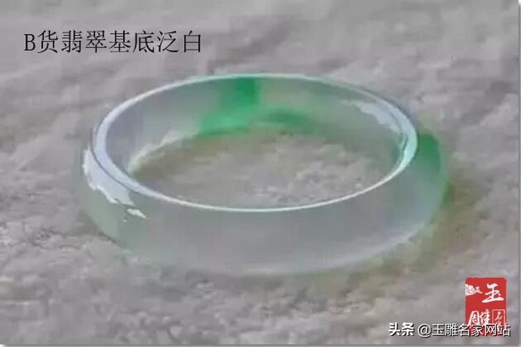 翡翠摩擦后吸纸屑就是假翡翠吗,真翡翠和假翡翠在紫光灯下的反应