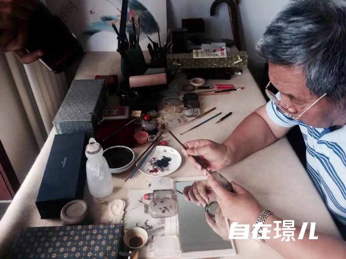 一张特别的床？麻醉自己？大神附体？哪一样才能画出神奇的鼻烟壶