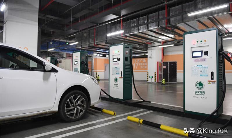 油电混动凯美瑞哪个好,全新凯美瑞混动与燃油版的区别