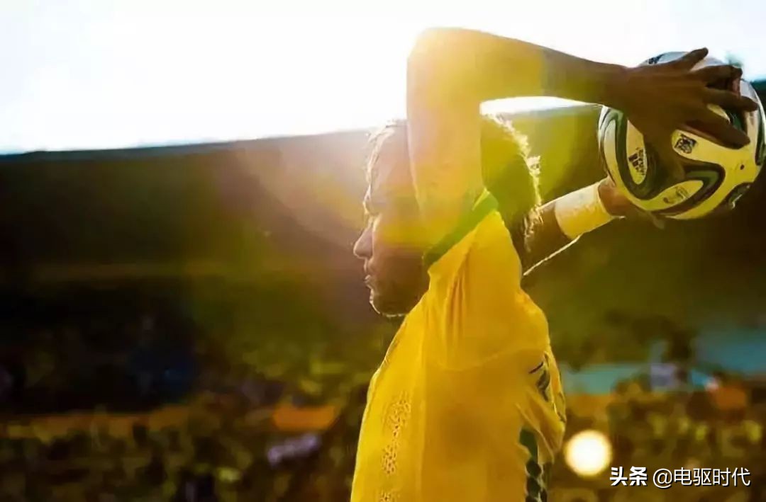 实战简单过人技巧,双变向过人如何做到精髓