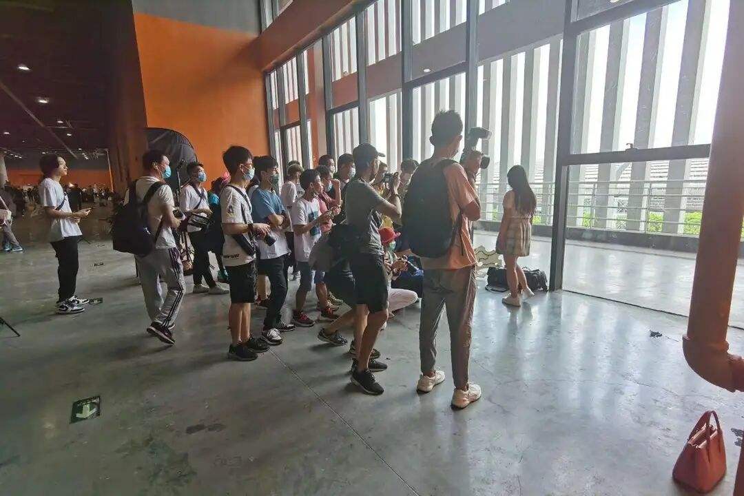 漫展掀女生裙子男生致歉,漫展掀女生裙子男生道歉