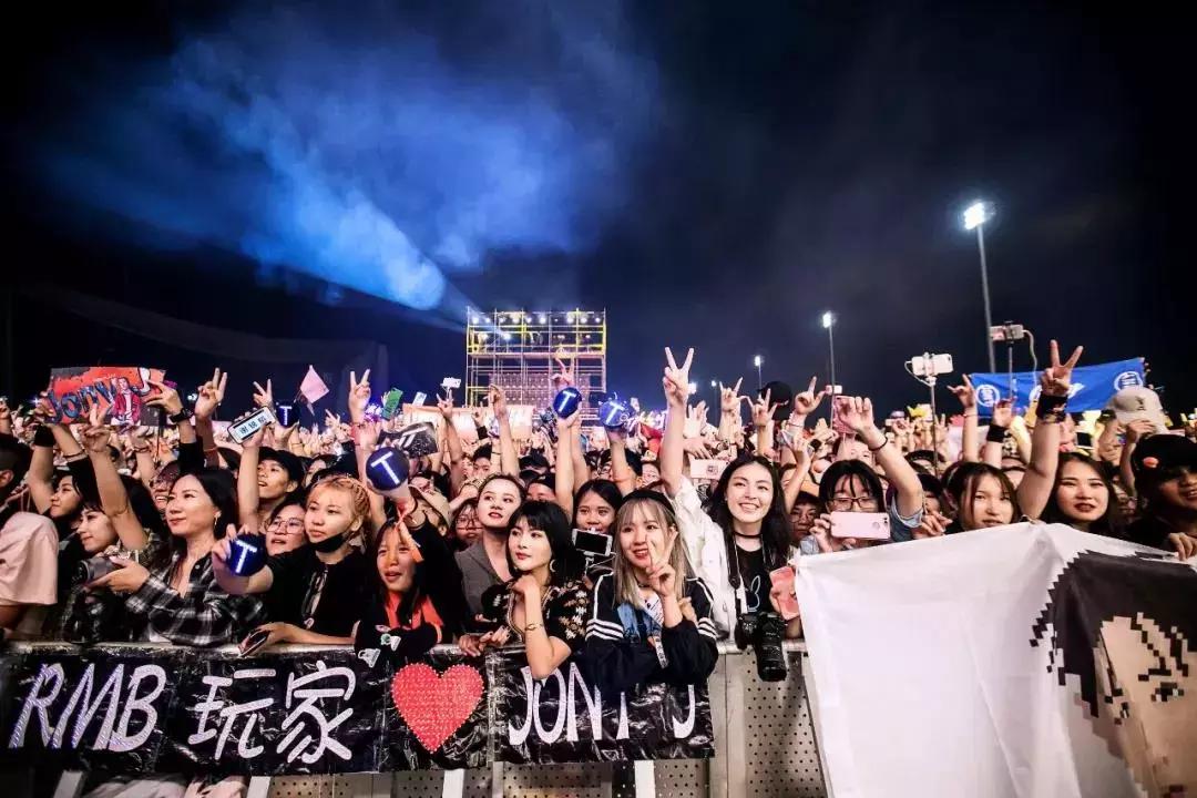 从“圈层”到“文化”的突围，江小白YOLO靠的是什么？