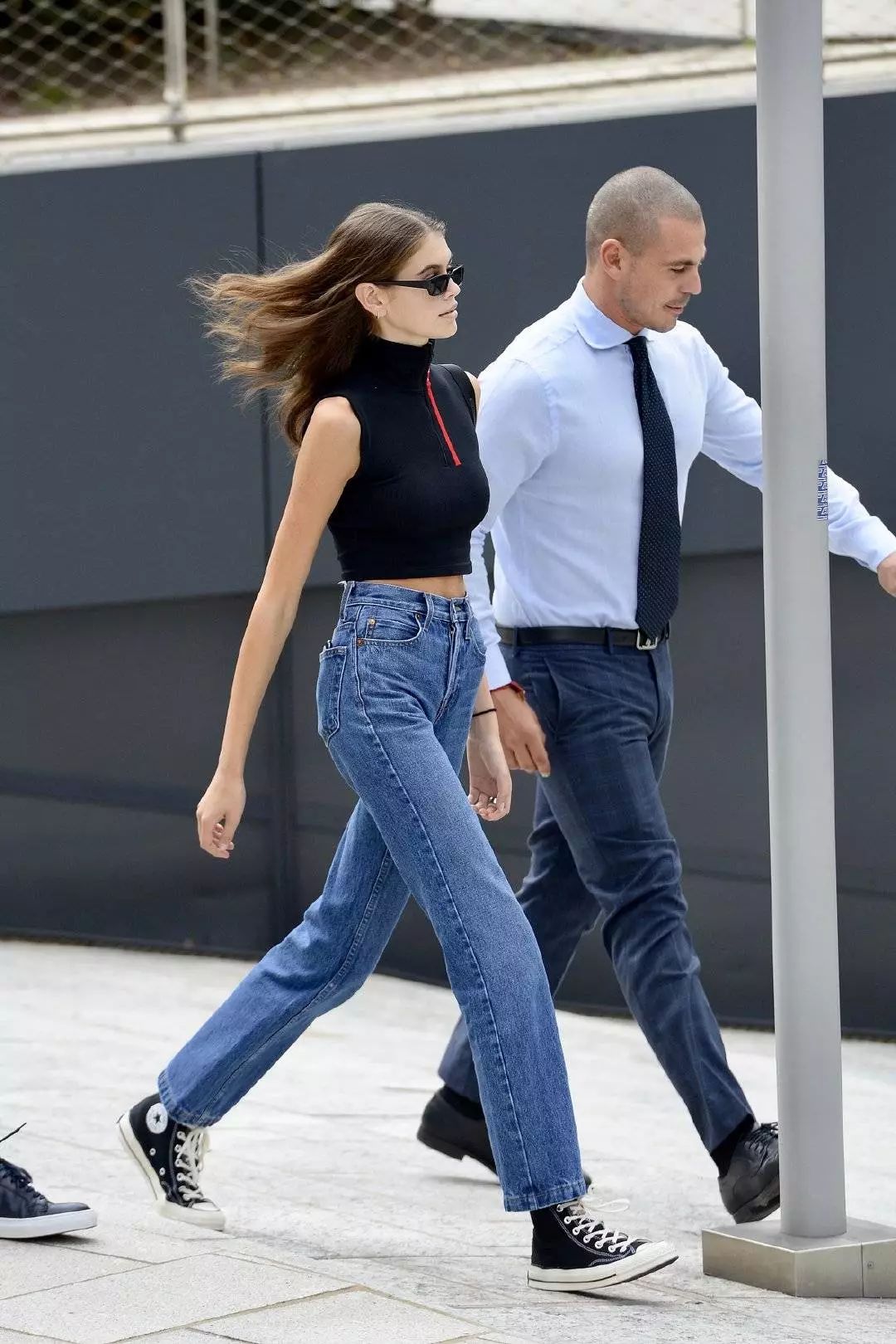 欧阳娜娜穿匡威经典款,匡威高帮帆布鞋欧阳娜娜