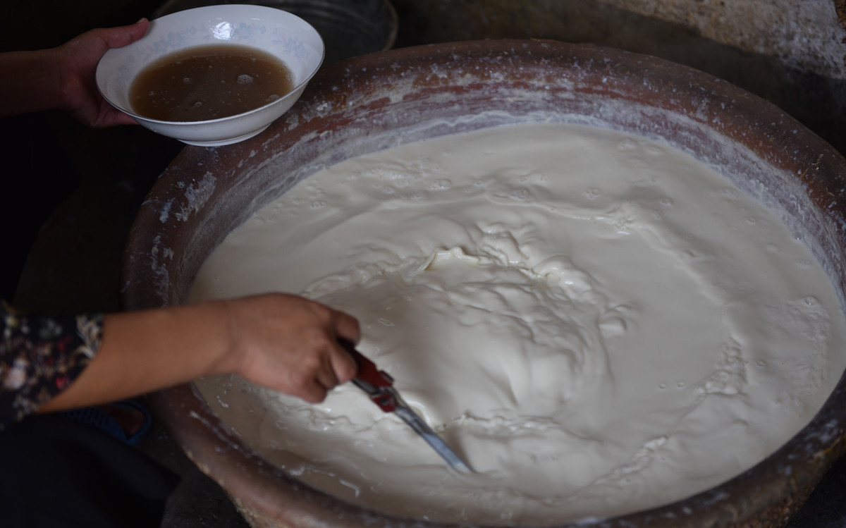 一斤黄豆用多少石膏和水打成豆腐,1斤黄豆放多少克石膏能做豆腐