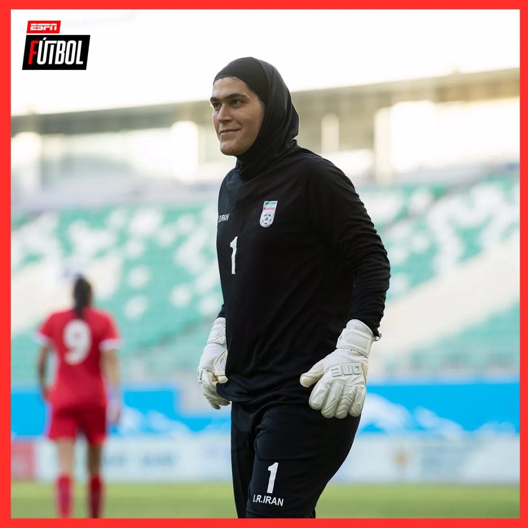 伊朗女足队员,伊朗女足真有男扮女装吗