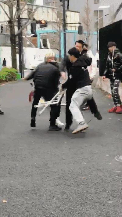 凶猛!一群国人攻陷巴黎老佛爷百货LV被迫限购