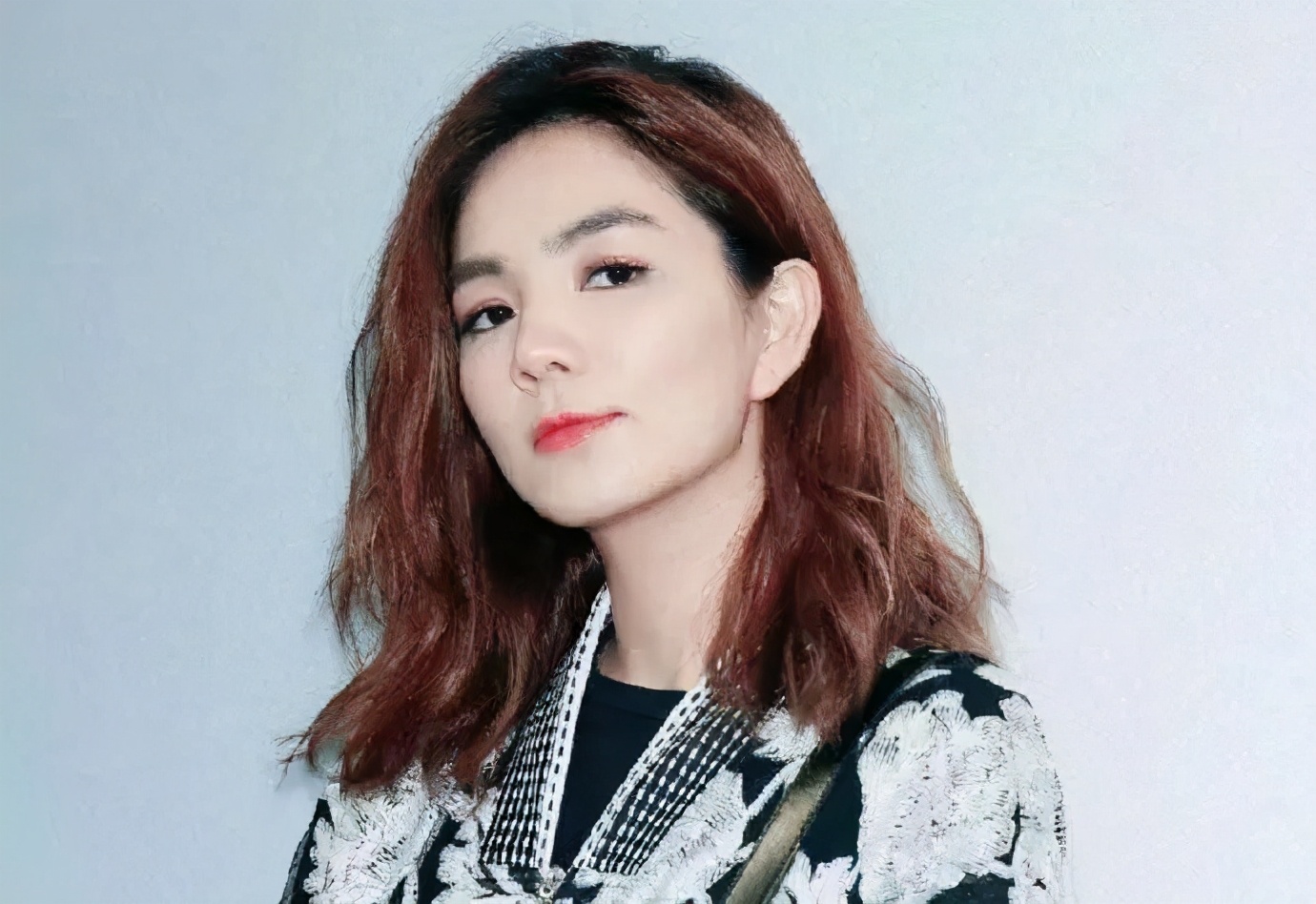 ella直播生娃够奇葩,ella被曝水中分娩