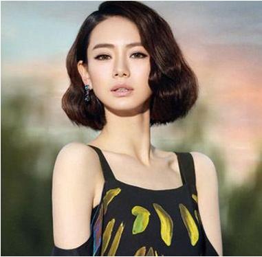 额头凸窄适合的发型女,额头扁脸长适合什么发型女