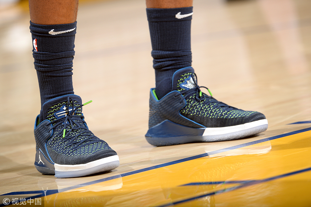 NBA今日球鞋精选：上脚两双联名款！火箭赢了，“鞋王”嗨了
