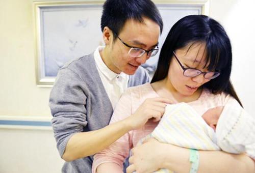 0-12个月婴儿喂养指南,0-1个月婴儿喂养指南