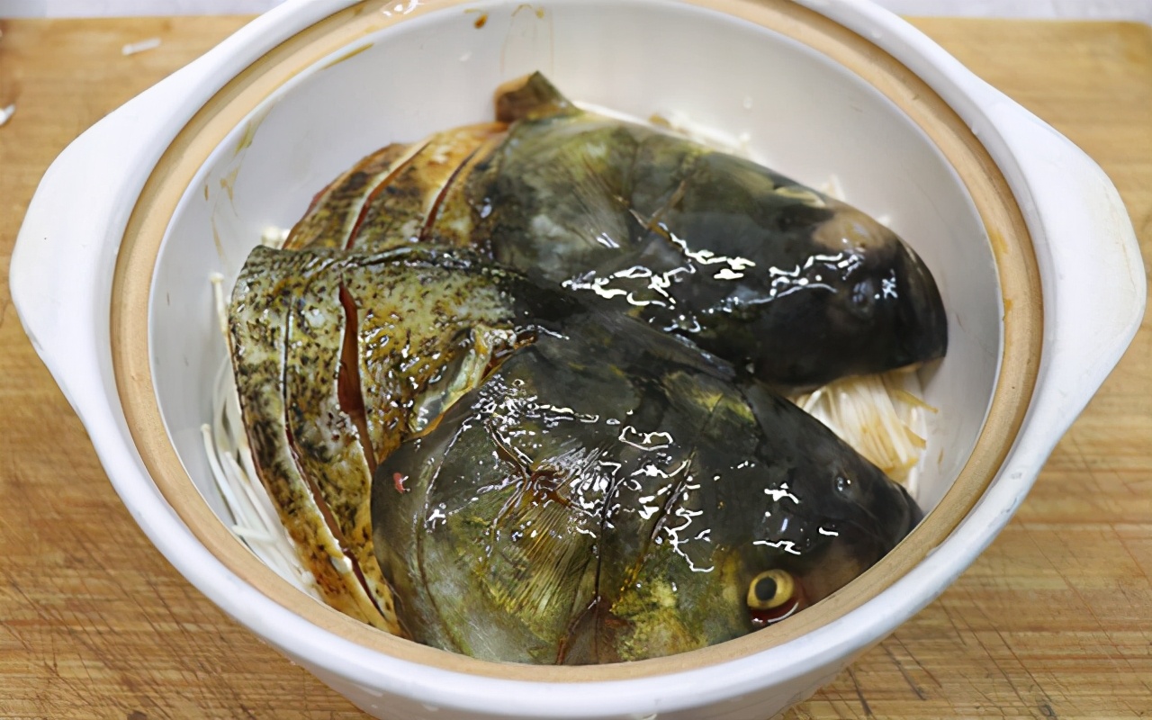 鱼头不煎做汤的家常做法,鱼头这样做鲜嫩多汁又入味