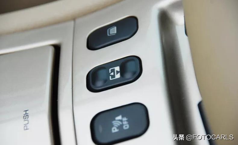 十年前的领导座驾,老款标致总统座驾