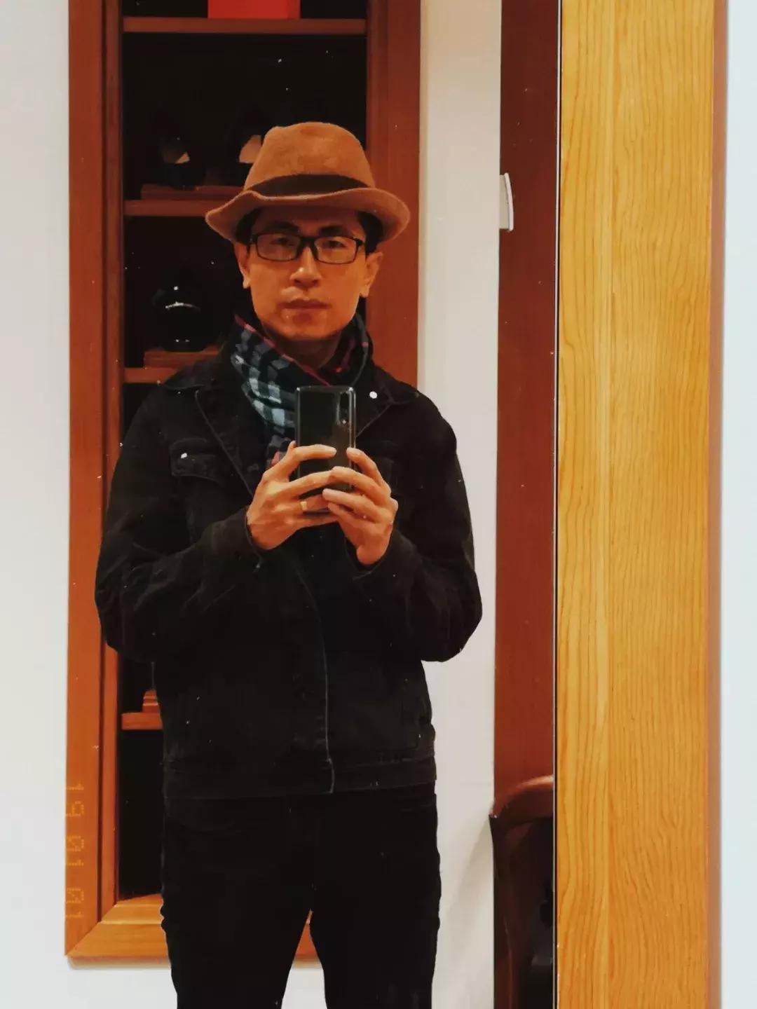 纸上的光影和字：6月30日，来看中国20位诗人的街拍摄影展