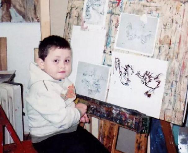 00后三岁开始画画,记住人体全部肌肉骨骼,却被家长认为患自闭症