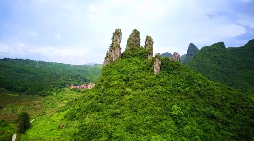 广西五指山全景,广西拍到的奇特山峰