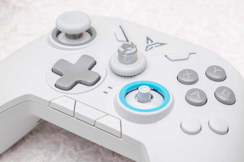 飞智黑武士2无线游戏手柄,飞智黑武士2多模板全面测评