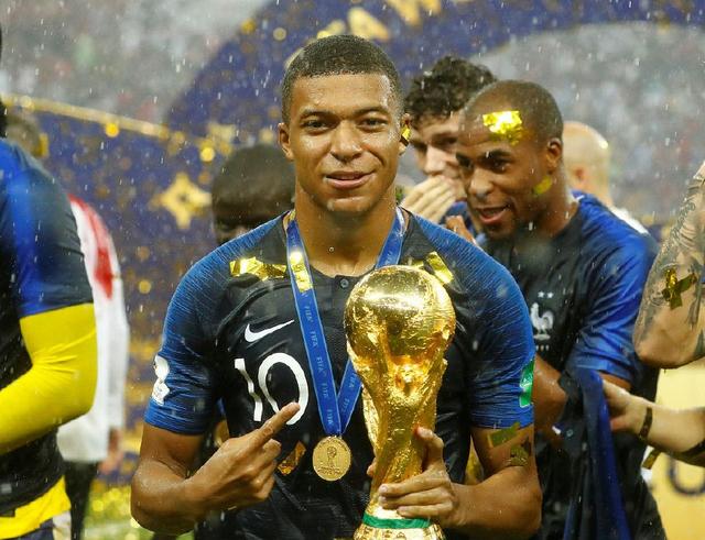 c罗和梅西的球服是几号,c罗7号球衣西班牙