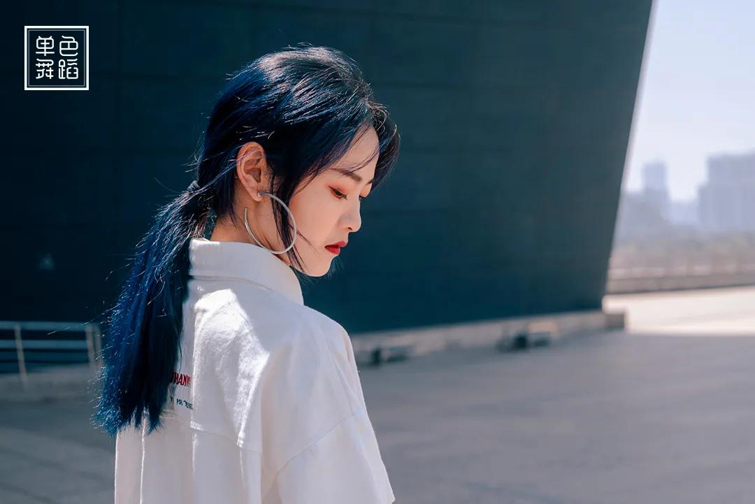 优雅穿搭和艺术感穿搭,十分简约的穿搭穿出高级感