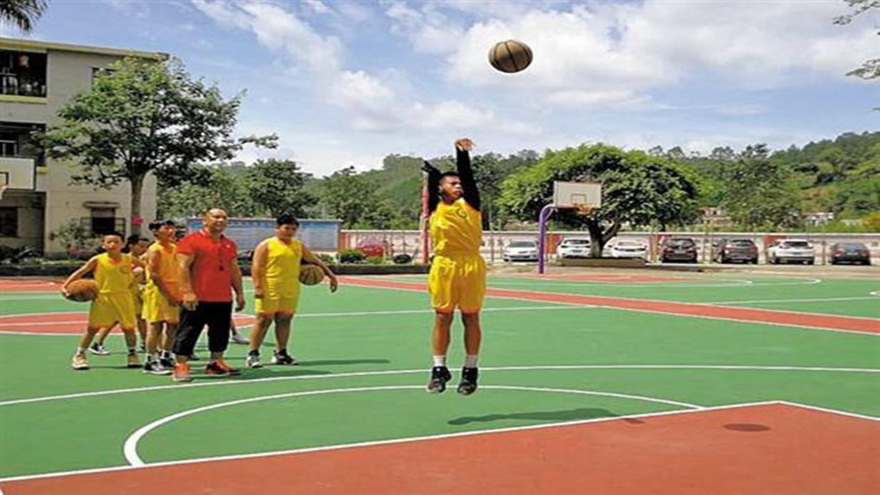 美国独腿篮球男孩,独臂男孩篮球运动员