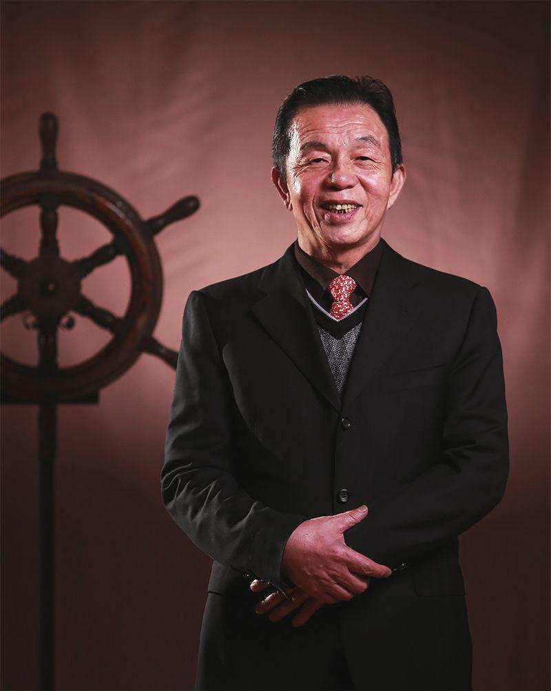 他掌握百亿资产,草根逆袭,合伙人却惨遭灭门,背后有何秘密?