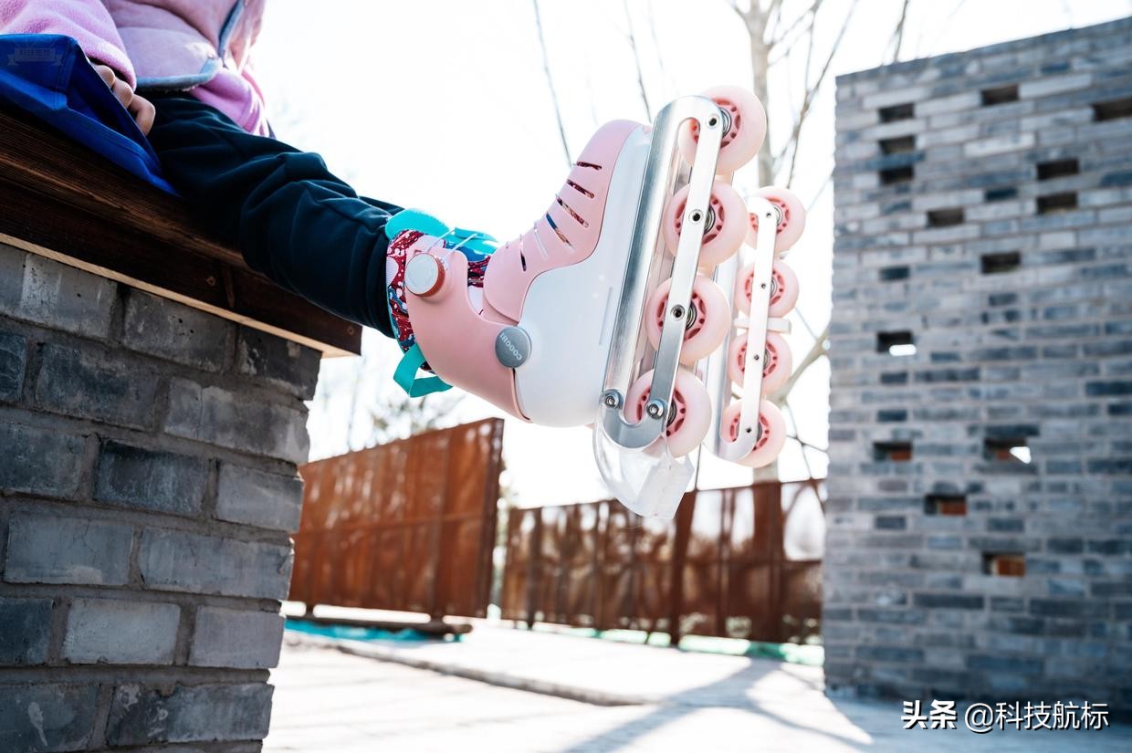 轮滑初学儿童版轮滑鞋,比较适合儿童用的轮滑鞋