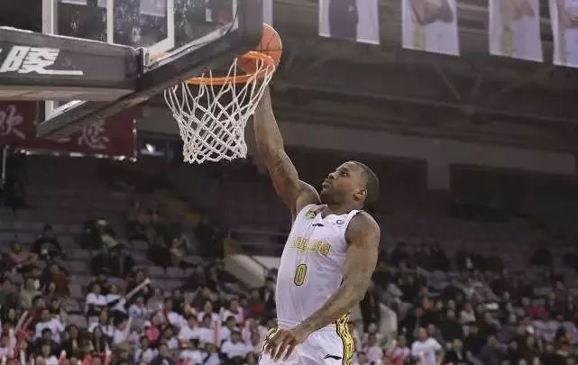 1米8壮汉哭的视频,两米壮汉哭成泪人