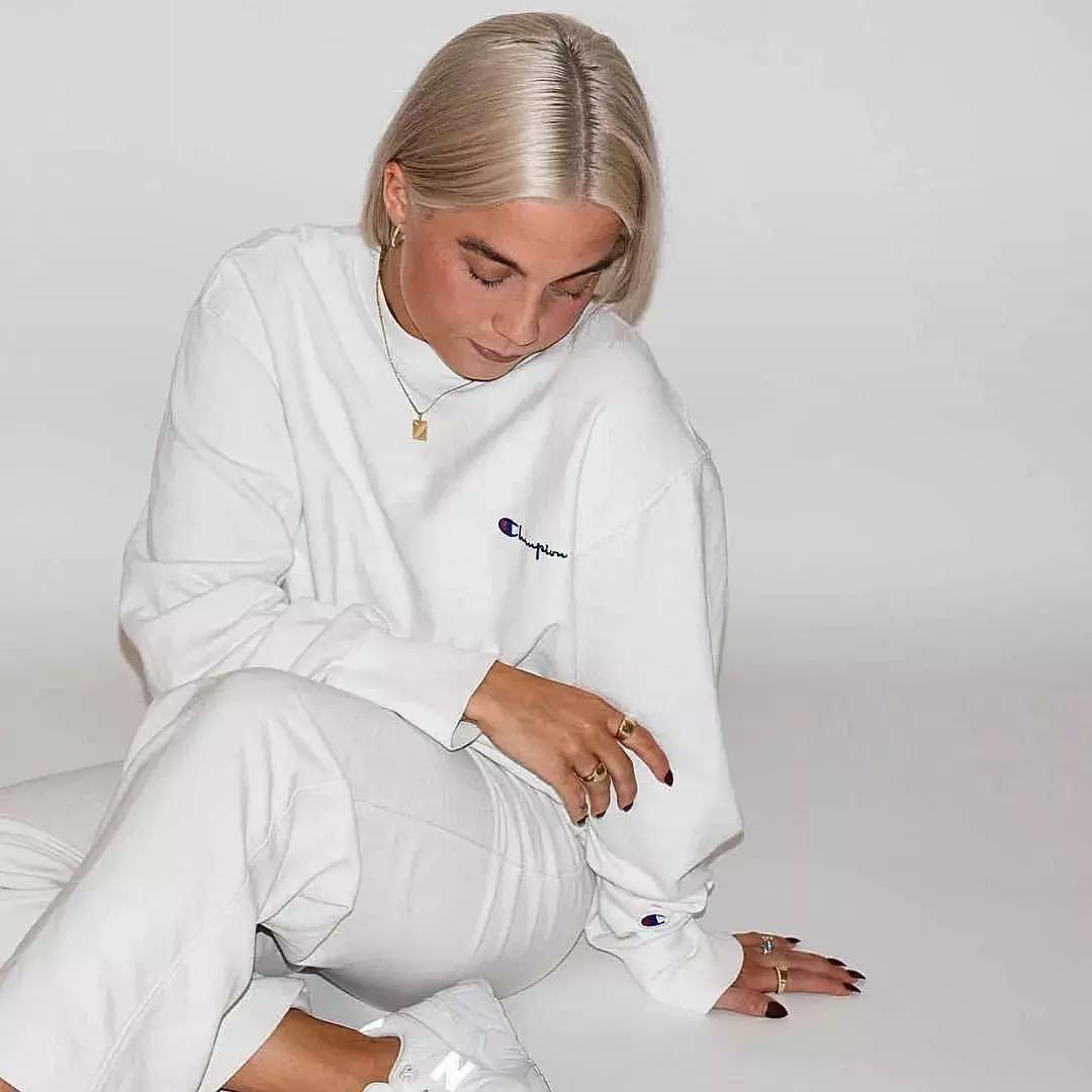 温度低穿的衣服,冬天穿宽松的卫衣怎么搭配