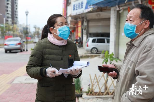（转发）有人群内说“听说今晚降温”，当晚“空降”暖风机|“最美”网格员