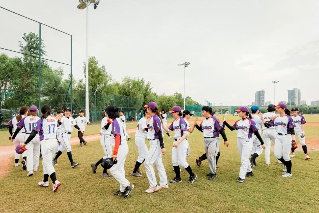 再见安打,竟发生在这场民间女子棒球赛上|「棒球人生」